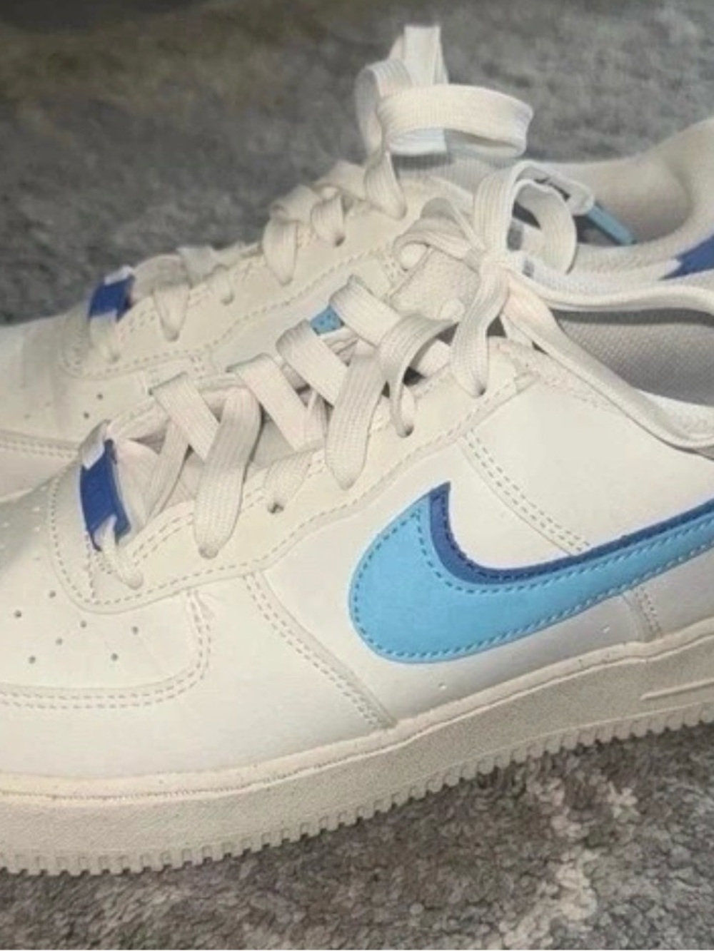 Nike Air Force 1 LV8 Sneakers